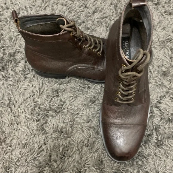 Kenneth Cole Reaction Truck Stop leather boot, size 10 - Picture 2 of 6